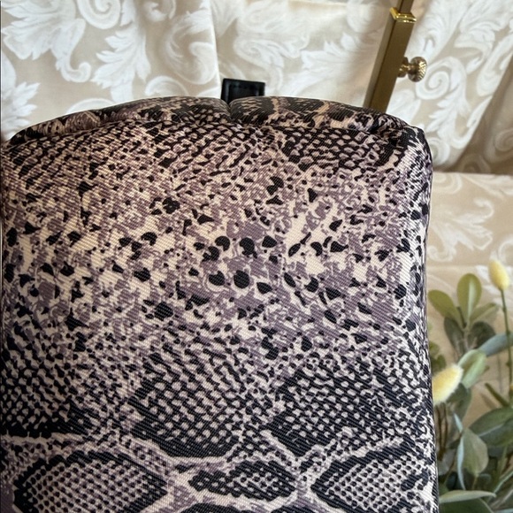 Insulated lunch tote! Brand new/ ever used!Retile print! - Picture 7 of 8